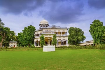 Prayagraj Day Trip from Varanasi: Pilgrimage and History Tour