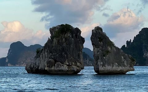 Halong Bay – Sunset Tour, Luxury Private Yacht From Ha Long