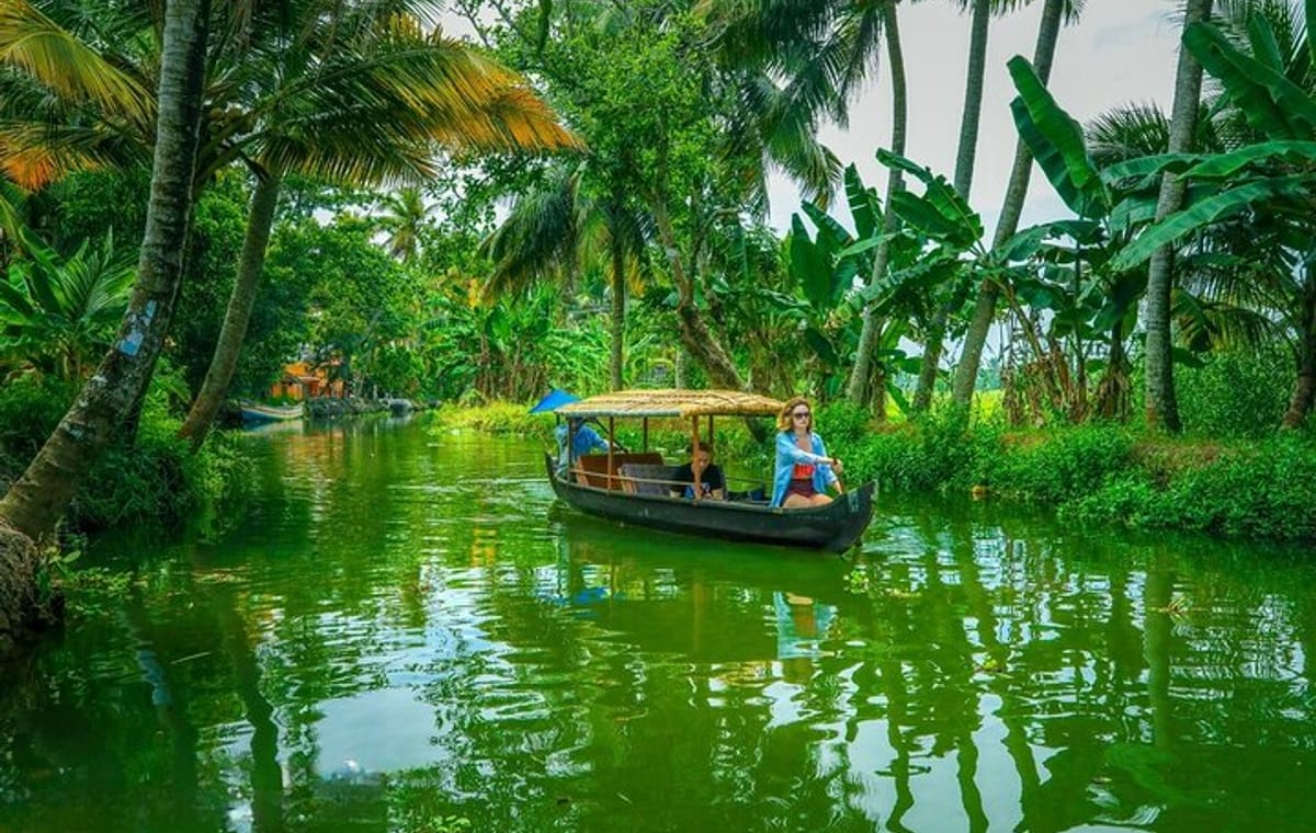 Colony, Backwaters & Beaches of Kerala (7 Days)