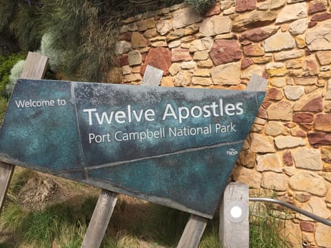 Great Ocean Road & 12 Apostles Tour to see the world renown 12 Apostles, Loch Ard Gorge, and Gibsons Steps. Travel along The spectacular Gre