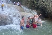 Half- Day Tour of Dunn's River Falls and Blue Hole in Ocho Rios 9