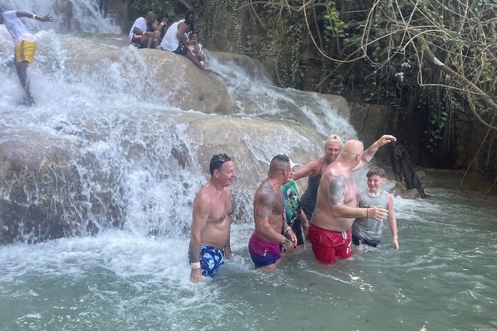 Half- Day Tour of Dunn's River Falls and Blue Hole in Ocho Rios 9