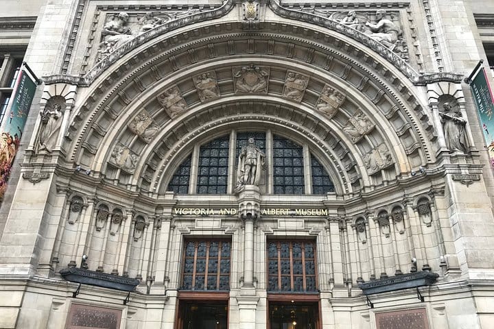 7 Day Private Tour of London with Host Family Accommodation 7