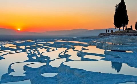 Pamukkale and Hierapolis Day Tour with Hot Air Balloon Ride from Antalya
