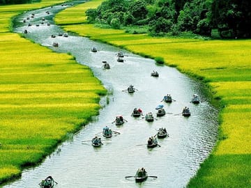 Hoa Lu - Halong Bay on land
