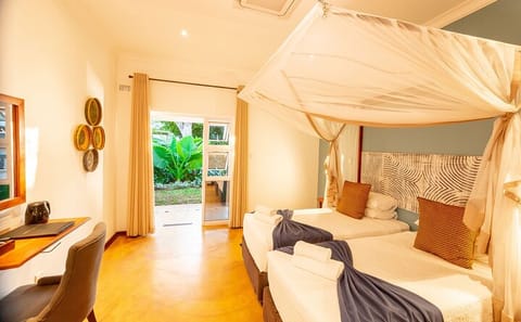 Victoria Falls 3-Day Adventure Tour with Meals and Transport