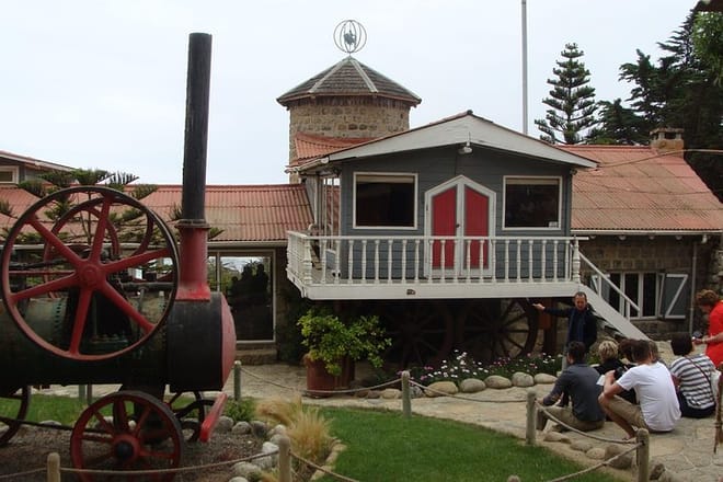 Full-Day Private Isla Negra, Pomaire, and Coastal Resorts Tour from Santiago