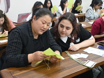 Shanghai: Traditional Silk Embroidery Workshop Experience