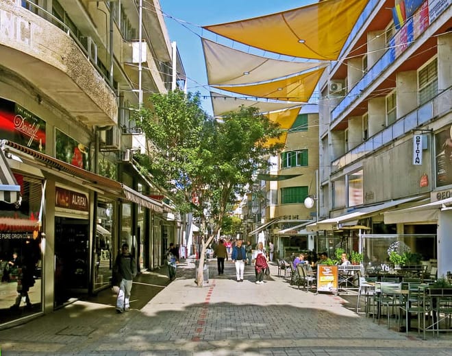 Paphos: Larnaca & Divided Nicosia Sightseeing Tour 3