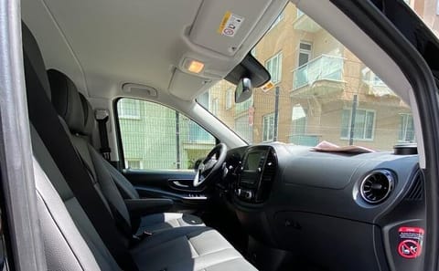 Private Car with Driver Tour in Istanbul for 8 Hours