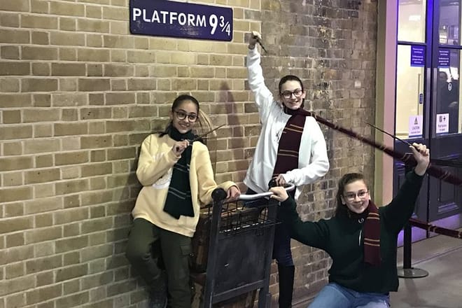 Private transfers between Gatwick - King's Cross & St Pancras Train Stations photo 4