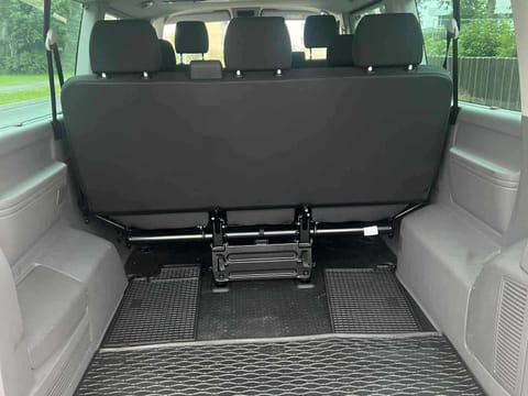 Reykjavik: Private Transfer From/To Keflavík Airport – Premium Minibus, photo 4