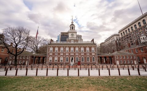 Philadelphia and Amish Country Day Tour from New York