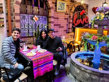 "Golden, Crispy, and Delicious – Savor Authentic Empanadas in Quito’s Hidden Gems!"