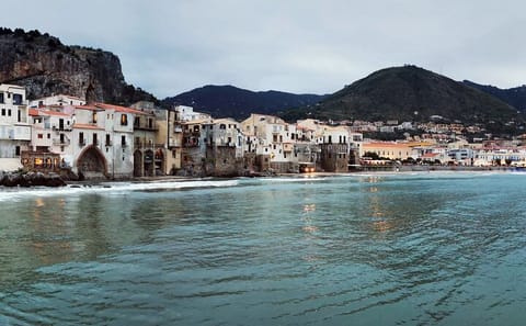 Private Cultural Tour of Monreale and Cefalù from Palermo