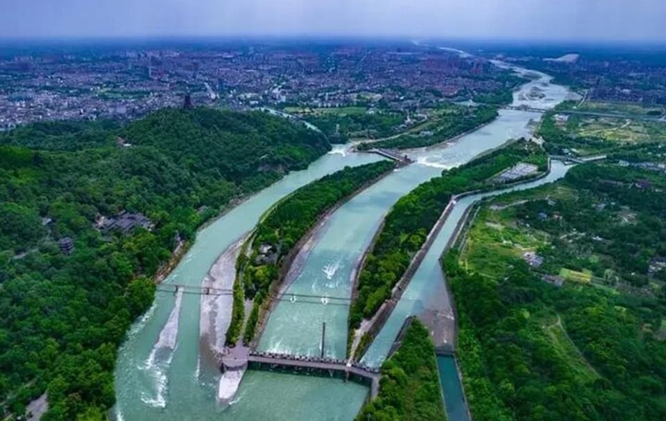 Dujiangyan Irrigation and Mt. Qingcheng Day Tour