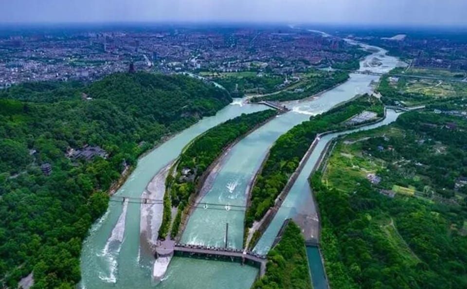 Dujiangyan Irrigation and Mt. Qingcheng Day Tour