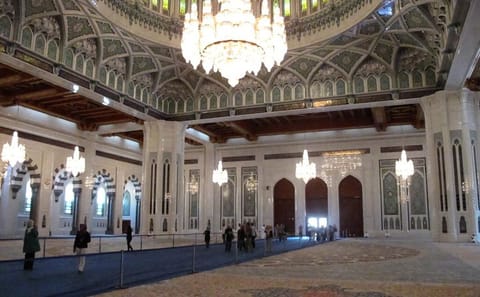 Private Day Trip to Sultan Qaboos Mosque and Wahiba Sands