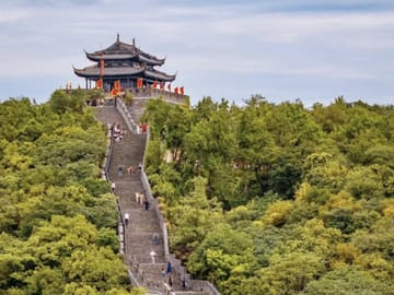 Shanghai: Yixing Little Great Wall Hike with Temple Visit