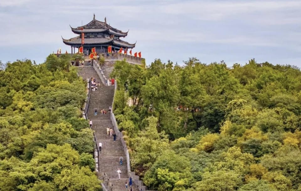 Hike Yixing Little Great Wall and Visit Fuyuan Chan Temple