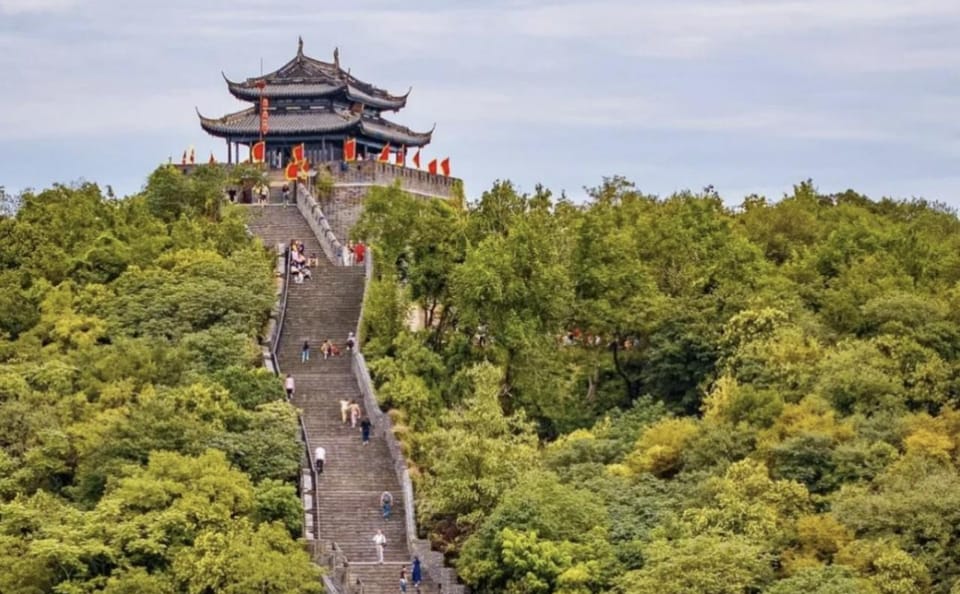 Hike Yixing Little Great Wall and Visit Fuyuan Chan Temple