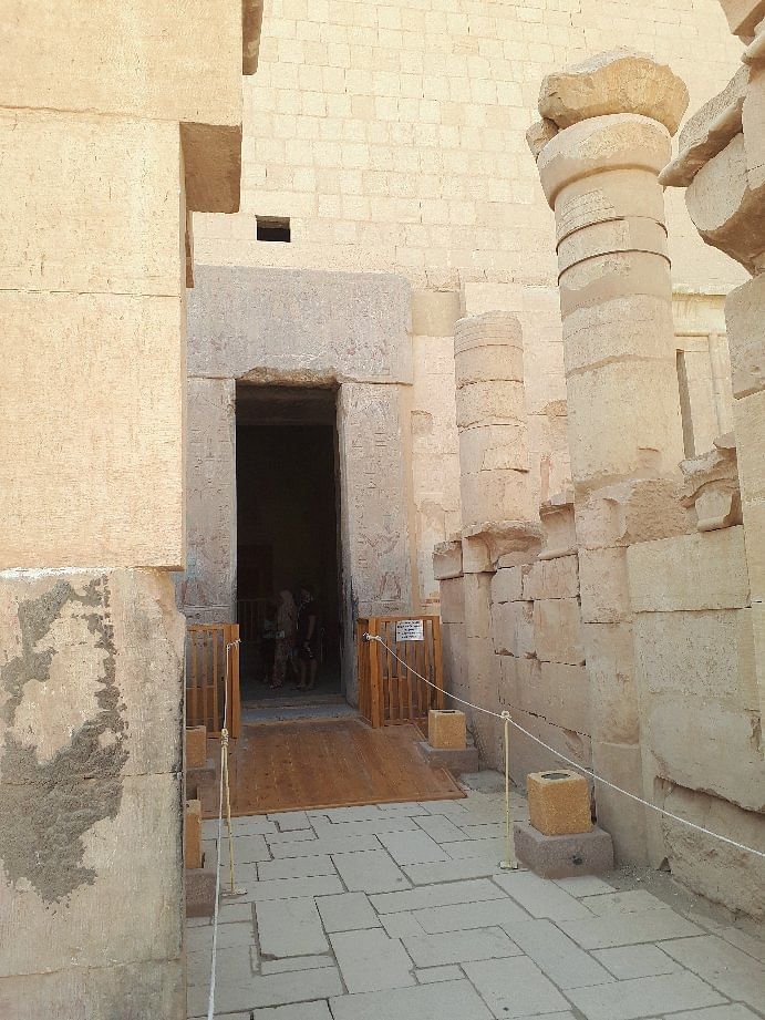 Vista exterior del Templo Santo de los Santos de Hatshepsut