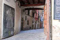 An empty narrow back alley in the historic center of Barcelona