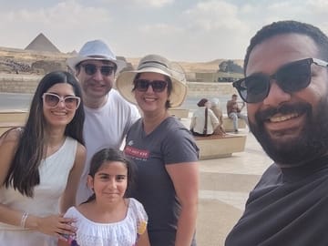 Hurghada Day Trip to Cairo: Pyramids & Museum