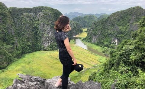 Ninh Binh day trip: Hoa Lu Temple, Trang An boat ride, Mua Cave hike
