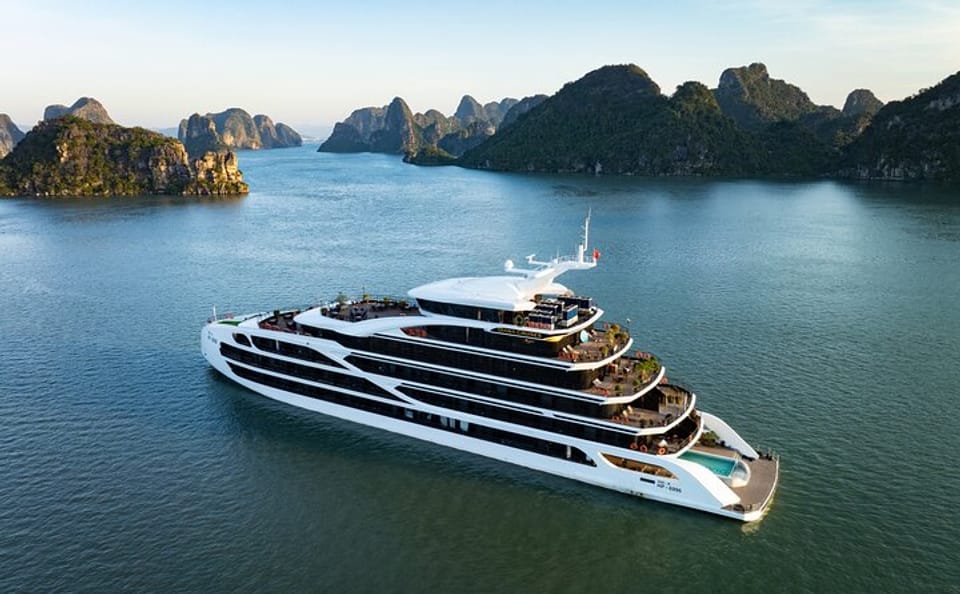 Diana 6-Star Luxury Cruise 2 Days 1 Night in Halong & Lan Ha Bay