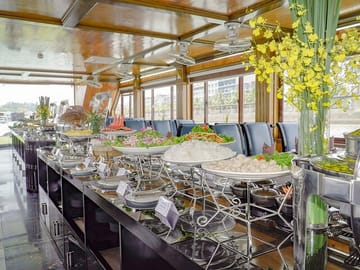 Alova Premium Cruise – Deluxe Day Tour Halong Bay - Kayaking