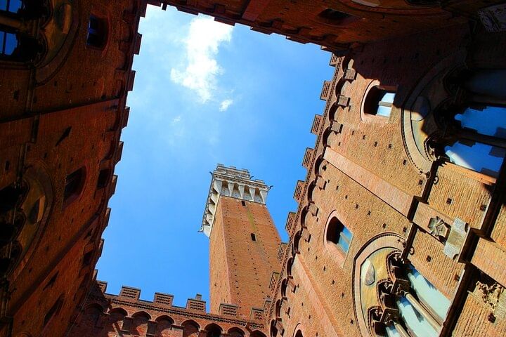 View of Palazzo Pubblico's internal courtyard with a view of Torre del Mangia
