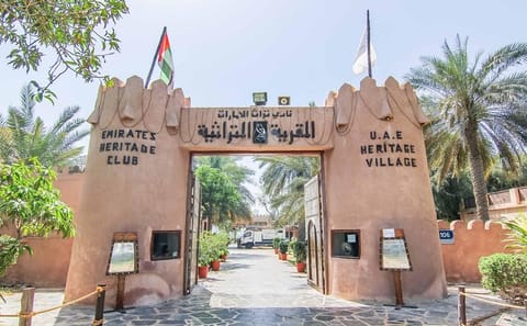 Private Full-Day Abu Dhabi City Tour with Transport from Dubai