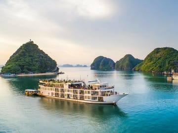 Halong Aquamarine Cruise Luxury 2 Days 1 Night Tour on Bay
