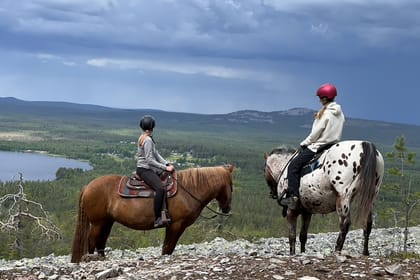 Small group horseback riding to Soutaja fell 2h