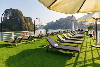 Lan Ha bay luxury cruise 2D/1N: Kayaking, jumping & Swimming at pristine places