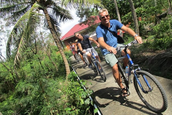 On the way to the floating market