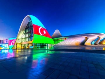 Baku-night-tour-panoramic-city-Heydar-Aliyev-centre