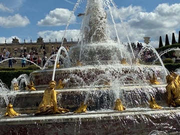 Versailles all-Inclusive guided tour with hotel Pickup in a Mercedes V-class