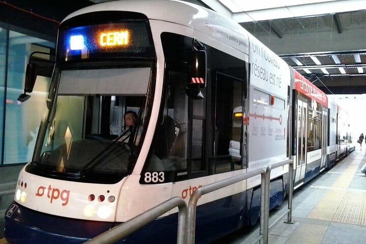 Private Transfer from Geneva Cornavin station CFF to Hotels 3