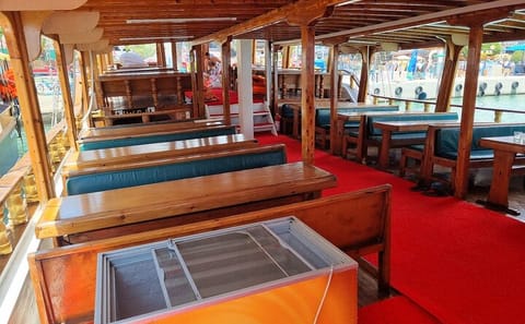 Relaxing Boat Tour with Lunch in Alanya, Türkiye