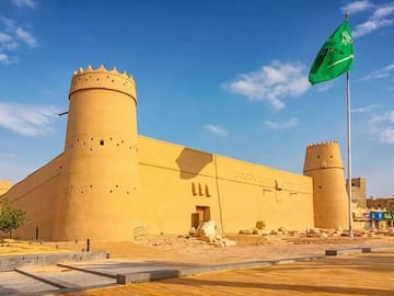 3-Day Tour: Edge of the World, City tour and Red Sand from Riyadh