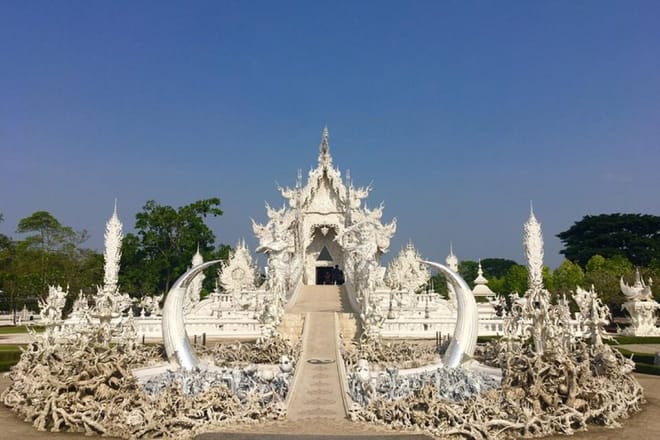 Chiang Mai-Chiang Rai: White-Blue Temple-Black Musuem-Golden Triangle-Boat Trip Mekong River-Karen Village 6