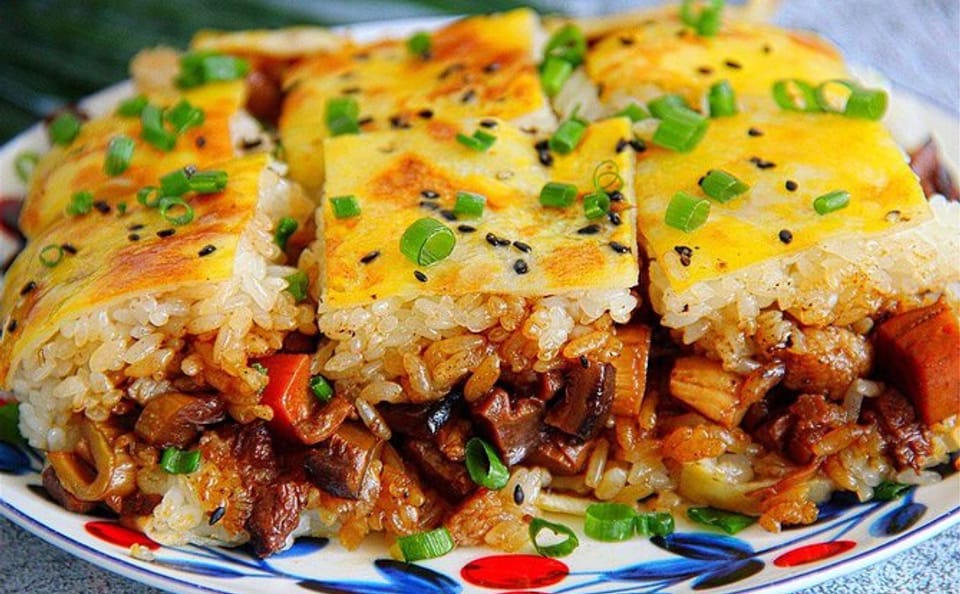 Wuhan Food Walking Tour: Taste Hot Dry Noodles and Lotus Soup