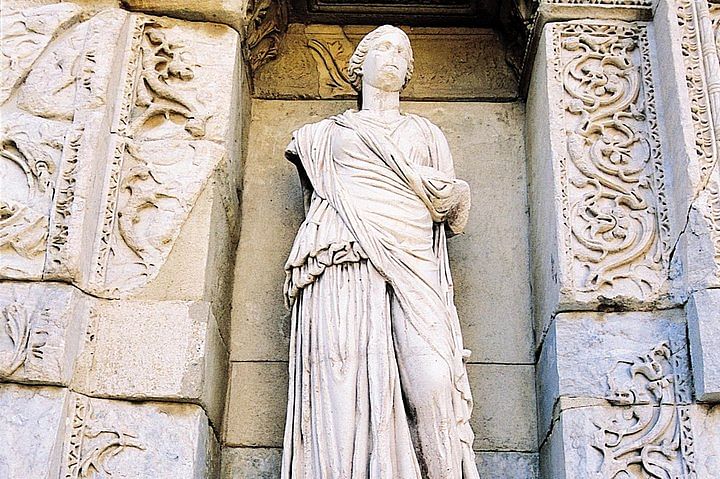 la statue de la sagesse de Sophia