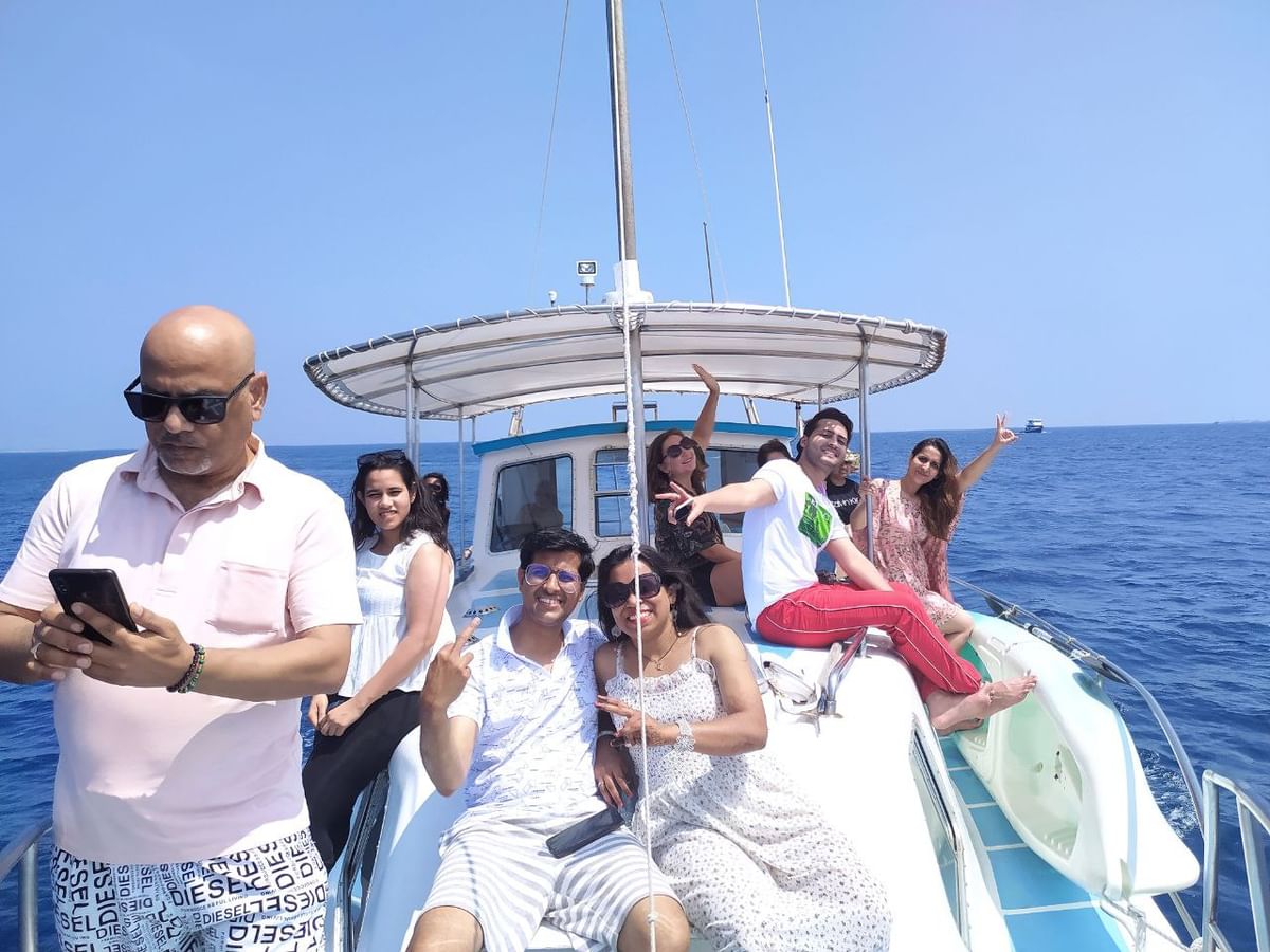 Maldives Dolphin Cruise, Sandbank Adventure & Local Island Tour