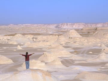 3-Day Adventure Tour to White Desert and Bahariya Oasis from Cairo