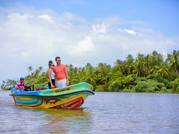 Maha Oya River Boat Safari and Hamilton Canal Tour in Negombo