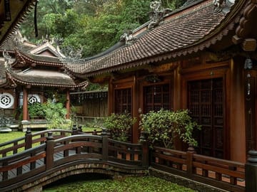 Ninh Binh Day Tour: Explore Dia Tang Phi Lai and Trang An
