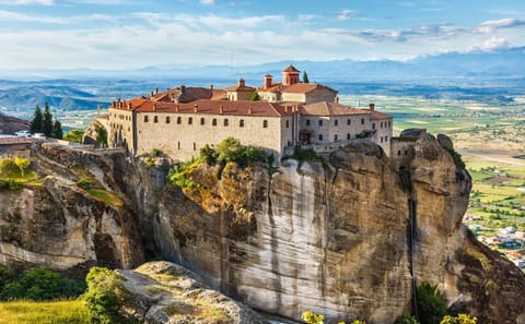 Delphi and Meteora Three-Day Cultural Tour from Athens